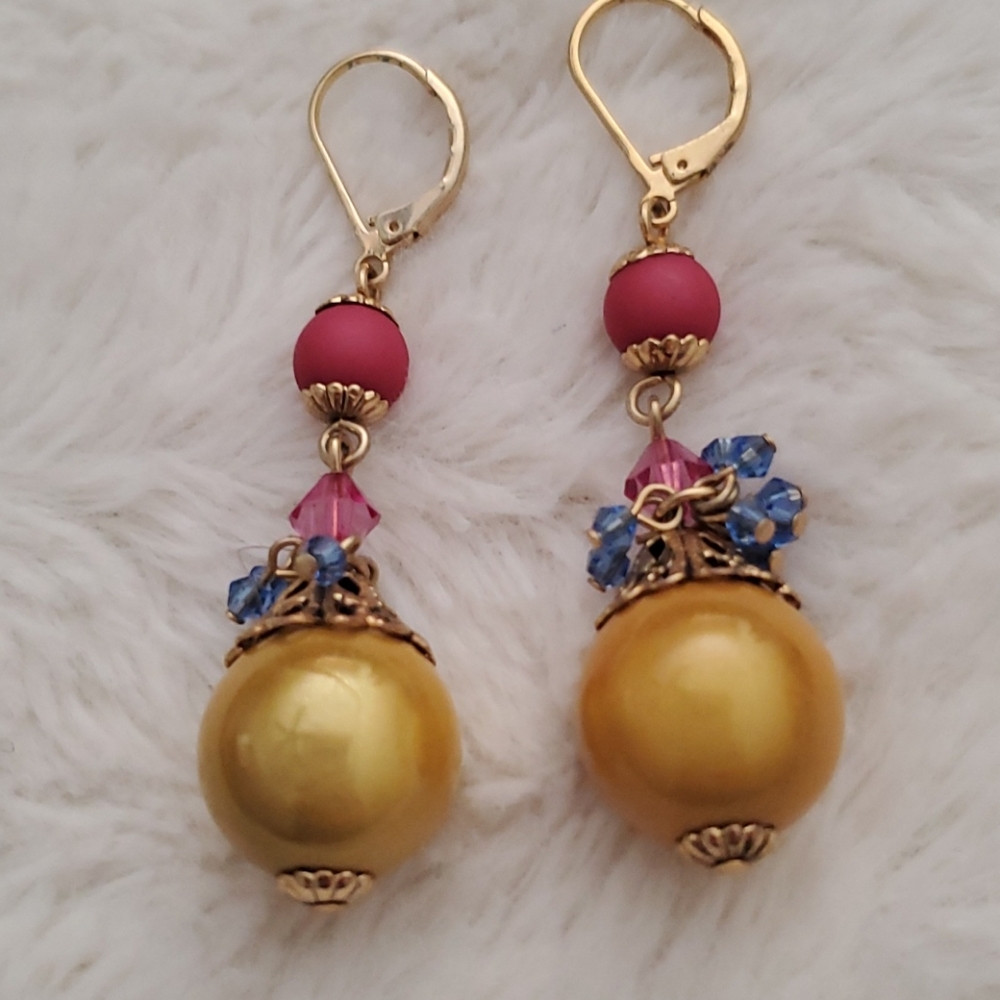 Cache Drop Earrings NWOT!